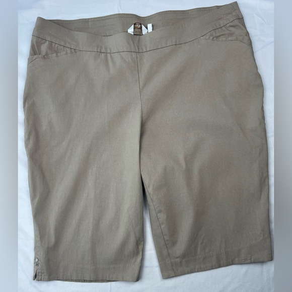 Coral Bay Pull-on Bermuda shorts - 20 W - Picture 1 of 5